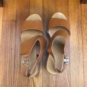 Aldo Wedges Size 7 Brown Wood Base